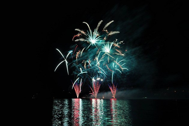 Festival Ignis Brunensis, první soutní pehlídka z Brnnské pehrady v podání skupiny Flash Barrandov