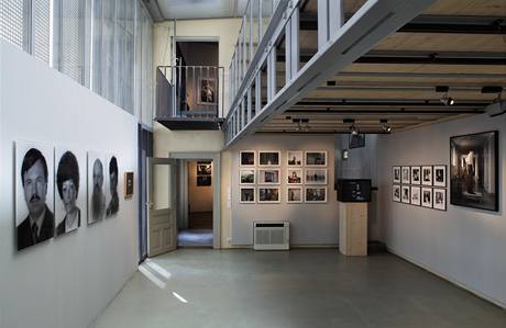 Pohled do vstavy EGO / portrt x fotografie, Langhans Galerie Praha 