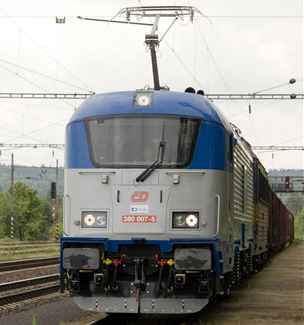 Lokomotova ady 380 poprvé vede vlak