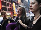 Matky zadrených Amerian v Írán. Zleva: Laura Fattalová , Nora Shourdová, a Cindy Hickeyová v New Yorku ped odletem do Teheránu.