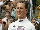 Michael Schumacher poté, co v kvalifikaci se svým mercedesem vylétl z trat
