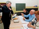 Pedseda KSM Vojtch Filip odevzdal svj volební hlas v eských Budjovicích. (28. kvtna 2010)