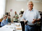 Pedseda SPOZ Milo Zeman odevzdal svj volební hlas v Ústí nad Labem. (28. kvtna 2010)
