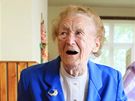 Nejstarí obanka R Julie Vaíková (107 let) pila k volbám v Pruánkách na Hodonínsku v doprovodu své dcery Dagmar.. (29. kvtna 2010)
