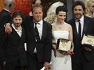 ocenní na festivalu v Cannes 2010: zleva Mathieu Almaric, Xavier Beauvois, Juliette Binocheová a Javier Bardem
