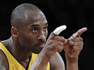 Kobe Bryant z LA Lakers slaví bodový úspch proti Phoenixu Suns