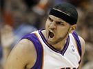 Jared Dudley z Phoenixu Suns se raduje bhem utkání s LA Lakers