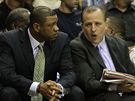Tom Thibodeau (vpravo), asistent trenéra Bostonu Celtics, se svým éfem Docem Riversem.