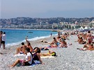 Hlavní plá pod Promenade des Anglais v Nice