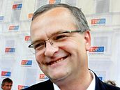 Spokojený Miroslav Kalousek ve volebním štábu TOP 09 v Praze. (29. května 2010)
