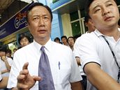 Prezident a zakladatel spolenosti Terry Gou provz novine po Foxconnu.