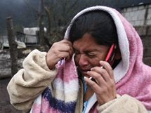 ena z guatemalsk vesnice Calderas, kterou poniil vbuch nedalek sopky Pacaya (28. kvtna 2010)