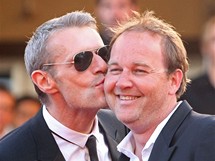 Cannes 2010 - reisr Xavier Beauvois (vpravo) a herec Lambert Wilson