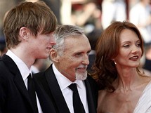 Cannes 2008 - Dennis Hopper s manelkou a synem