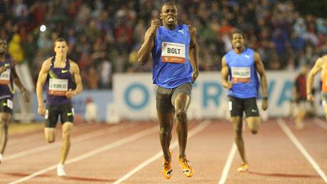 Usain Bolt pi závod na 300 metr