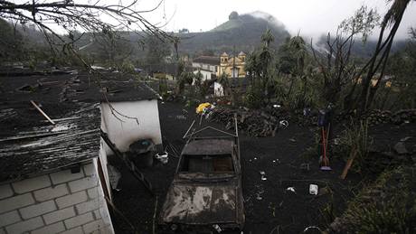 Guatemalské vesnice Calderas, kterou poniil výbuch nedaleké sopky Pacaya (28. kvtna 2010)