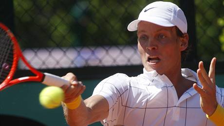 Tomá Berdych v souboji prvního kola Roland Garros proti Chilanu Aguilerovi.