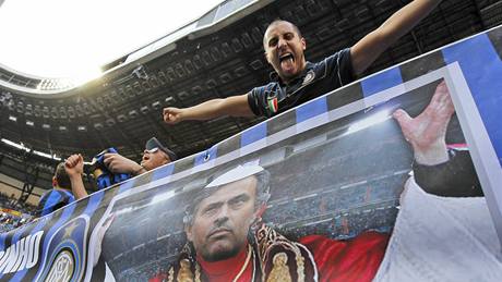Fanouci Interu Milán pi finále Ligy mistr v ochozech stadionu Santiaga Bernabeu
