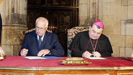 Václav Klaus a Dominik Duka podepsali dohodu o rozdlení práv ke katedrále sv. Víta na Praském hrad (24. kvtna 2010)