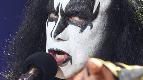 Gene Simmons svými výroky pipravil kapelu Kiss o monost zahrát si na výroním koncertu pro Michaela Jacksona.