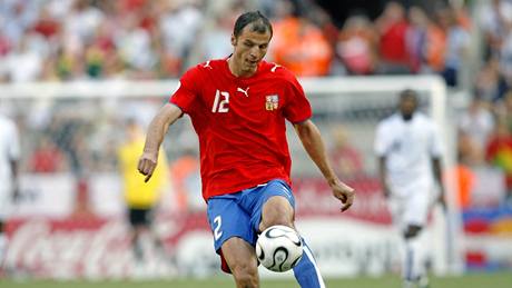 V REPREZENTACI. Vratislav Lokvenc patřil dlouhé roky i do národního týmu, takhle hrál na mistrovství světa proti Ghaně v roce 2006.