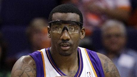 Amar´e Stoudemire z Phoenixu Suns se raduje v duelu s LA Lakers
