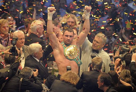 Vitalij Kliko práv obhájil mistrovský titul v tké váze organizace WBC.