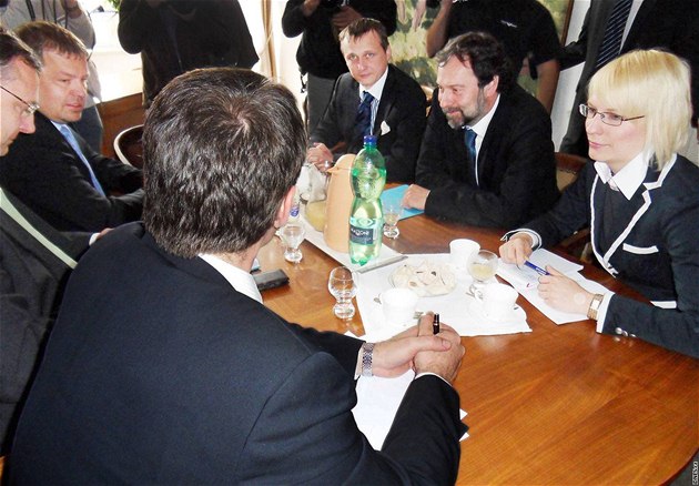 Názor �eské �enské lobby pravd�podobn� nebude vysly�en. Ve vlád� �eny neusednou.