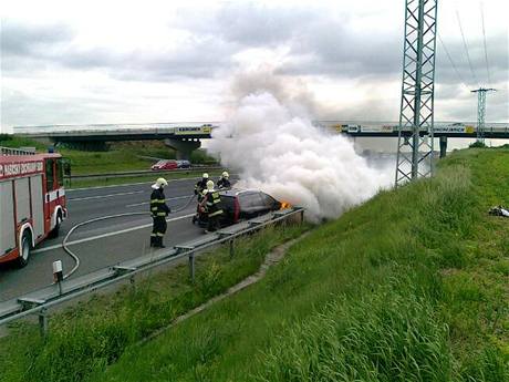 Hasii likviduj por osobnho vozu na 8. kilometru dlnice D1 (31.5.2010)