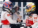 Piloti McLarenu Lewis Hamilton (vpravo) a Jenson Button ovládli Velkou cenu Turecka a v cíli se radovali z prvního a druhého místa.