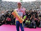 Zraky fanouk i fotograf se upínají na Ivana Bassa, vítze Giro d'Italia.