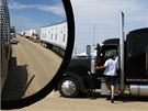 Kamiony, které poskytují ve Venice ve stát Louisiana doasný domov pracovníkm bojujícím s únikem ropy ze znieného vrtu v Mexickém zálivu (30. kvtna 2010)