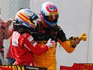 V CÍLI GP TURECKA: Alonso a Petov probírají vzájemnou kolizi.