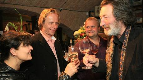 Herec Karel Roden pedstavuje kolekci svých vín