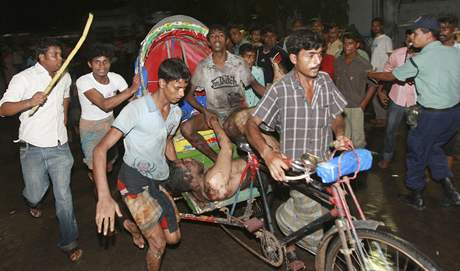 Poár si v bangladéské Dháce vyádal pes sto obtí (3. ervna 2010)