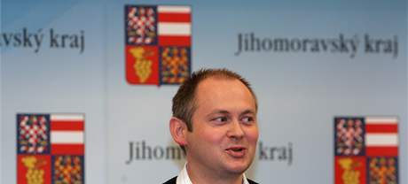 Návrh pednesl Jihomoravský kraj, v jeho ele stojí sociálndemokratický hejtman Michal Haek.