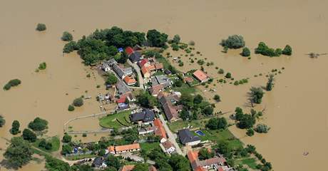 Voda z rozvodnn eky Moravy zalila i st Rohatce  (4. ervna 2010)