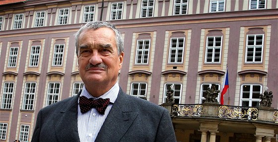 Šéf TOP 09 Karel Schwarzenberg podporuje návrh Senátu, aby soud posoudil, zda KSČM působí v Česku v souladu s Ústavou.