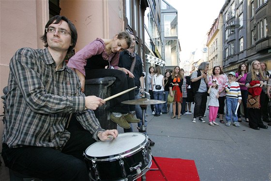 Protest hudebník proti zákazu veejné produkce na ulicích v Brn (4. erven 2010)