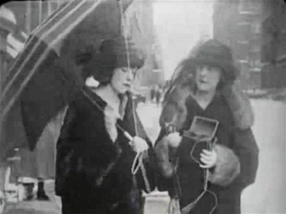 Pedstava mobilního telefonu ve snímku z roku 1922