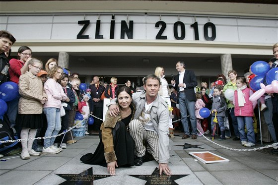 Michaela Kuklová a Filip Ren u svých hvzd na zlínském chodníku slávy