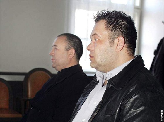 Brati Ivan Wait (vpravo) a Pavel Dezider Mezei ze známé rodiny Olah se u soudu zpovídali z vydírání kladenských podnikatel.