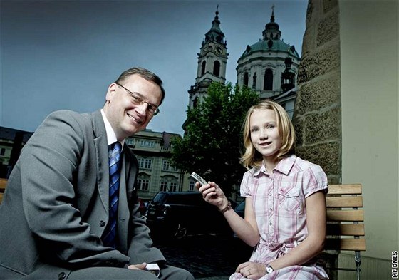 Adéla Macháková (10 let) pi rozhovoru s pedsedou ODS Petrem Neasem.