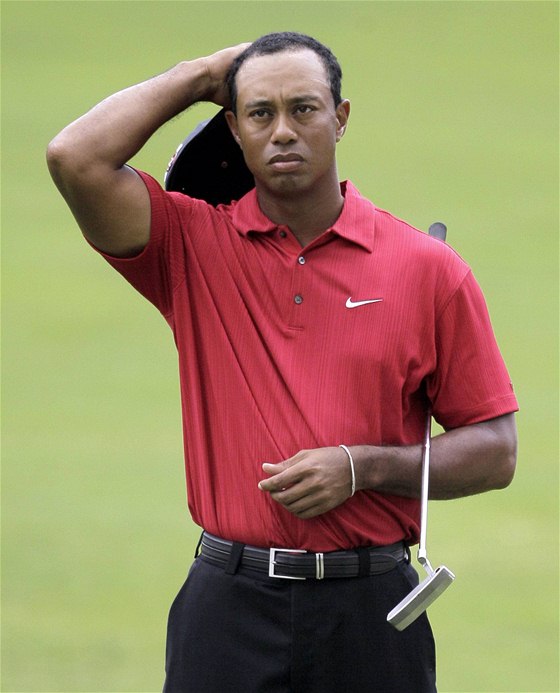 Tiger Woods má v posledních týdnech velkého nepítele - driver