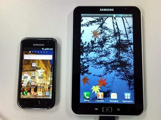 Smartphone Samsung Galaxy S spolu s tabletem Galaxy