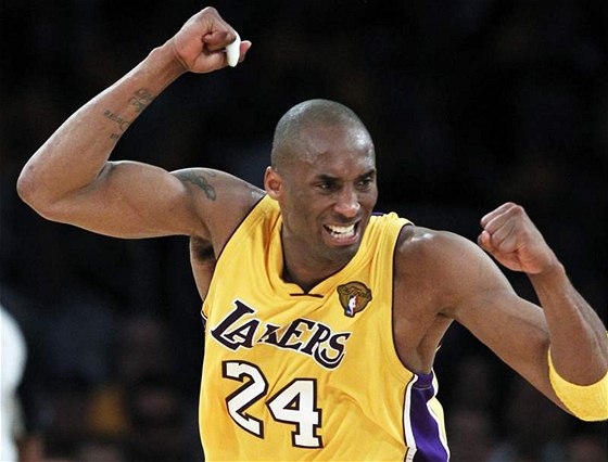 Kobe Bryant z LA Lakers se raduje bhem finále NBA proti Bostonu Celtics