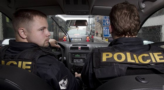Dva policisté v Mladé Boleslavi byli lehce zranni poté, co do jejich vozu narazil ujídjící cizinec. Ilustraní foto