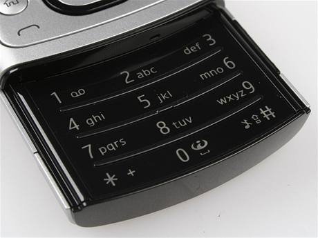 Recenze Nokia 6700 slide detail