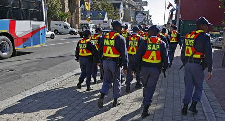 Policejn hldky v okol stadionu Green Point v Kapskm mst