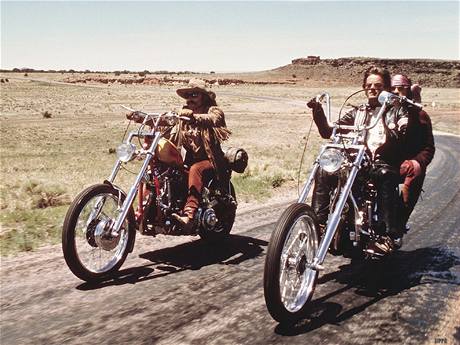 z filmu Bezstarostn jzda (Easy Rider) - Dennis Hopper vlevo